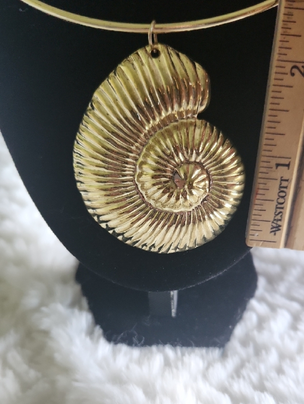 Gold Nautilus Shell Pendant Choker Necklace - Women Jewelry Coastal Beach Vibe - Picture 3 of 6